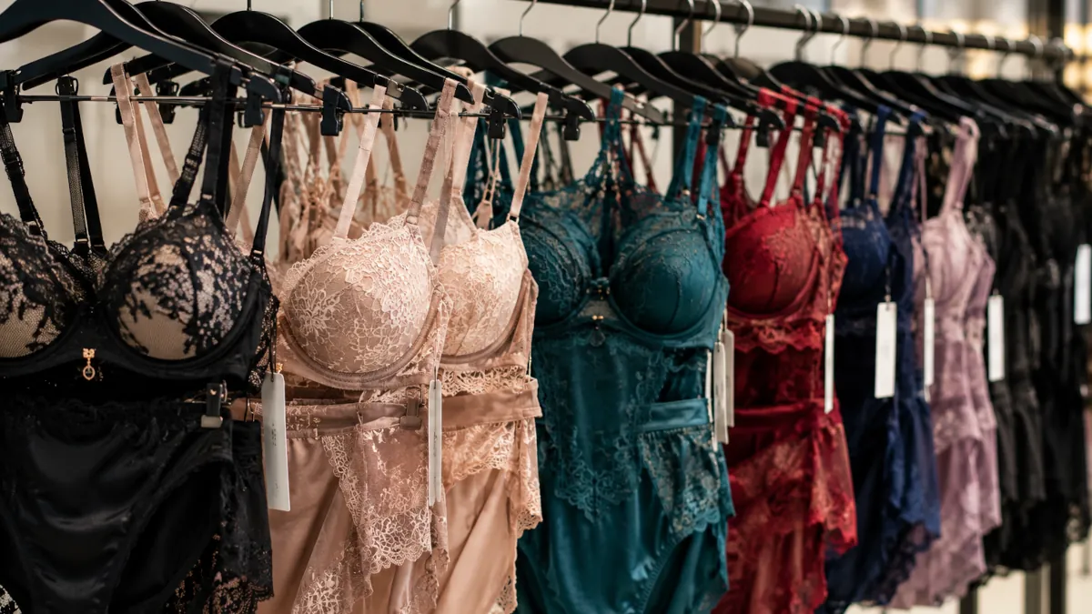 Selezione di stock lingerie e capi underwear eleganti fine serie